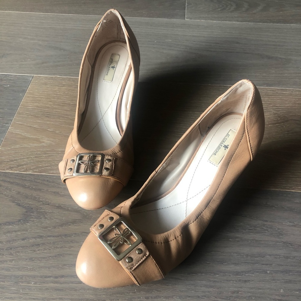 JC Collezione tan colored almond toe wedges heels size 6.5 buckle shoes